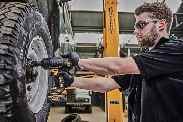 Гайковерт ударный аккумуляторный бесщеточный DeWALT DCF900P2G DCF900P2G фото