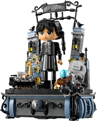 Конструктор LEGO Wednesday Фигурка Венздей Аддамс 702 детали (76780)