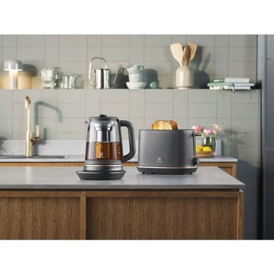 Електрочайник Electrolux 1,7л, Strix, скло, заварник, підтримка темп, чорний (351049) E7GK1-8BP фото