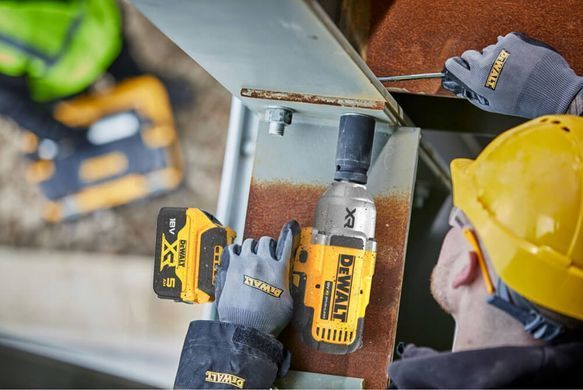 Гайкокрут ударний акумуляторний безщітковий DeWALT DCF900P2T DCF900P2T фото