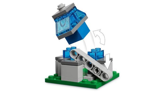 Конструктор LEGO Minecraft Напад на село з повітряною кулею Ґаст (389505)