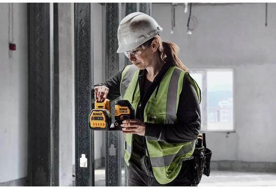 Лазерный линейный нивелир DeWALT DCE088D1G18