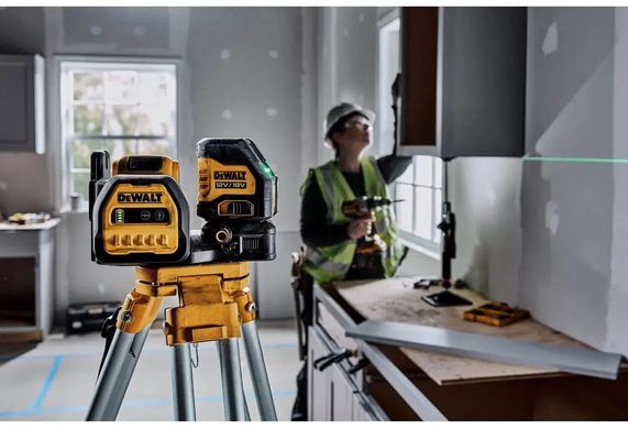 Лазерный линейный нивелир DeWALT DCE088D1G18