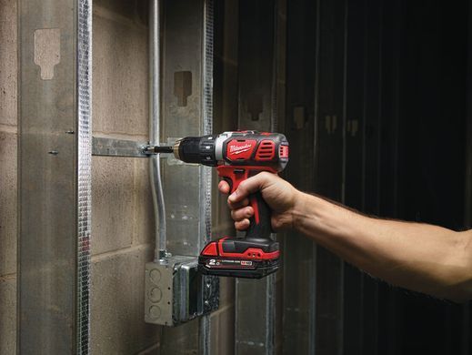 Дриль-шурупокрут акумуляторний MILWAUKEE, M18 BDD-202С 4933443555 фото