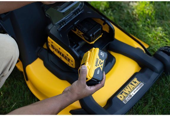 Газонокосилка аккумуляторная бесщеточная DeWALT DCMWP134W2 DCMWP134W2 фото