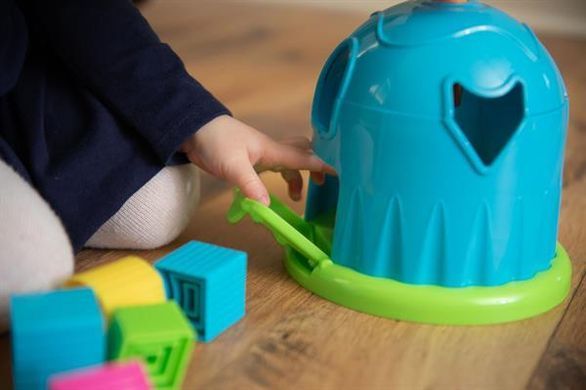 Сортер Фабрика форм Fat Brain Toys Shape Factory (FA267-1) dt_9482 фото