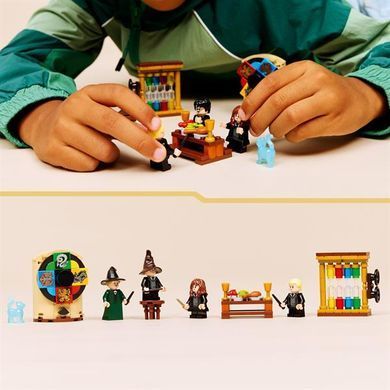 Конструктор LEGO Harry Potter TM Замок Гоґвортс: Церемонія розподілу по факультетах 124 Деталі ( 76460 )