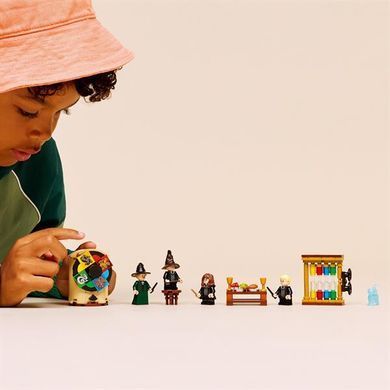 Конструктор LEGO Harry Potter TM Замок Гоґвортс: Церемонія розподілу по факультетах 124 Деталі ( 76460 )