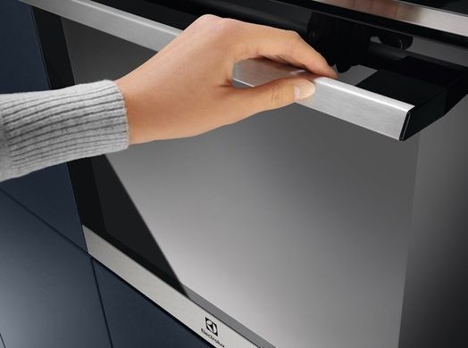 Electrolux Духова шафа електрична, 72л, A+, пара, дисплей, конвекція, піроліз, телескопічні напрямні, чорний EOE8P39WX фото