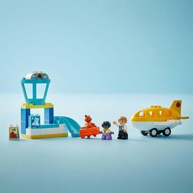 Конструктор LEGO DUPLO Town Уперше в аеропорту 23 деталі (10443)