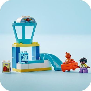 Конструктор LEGO DUPLO Town Уперше в аеропорту 23 деталі (10443)