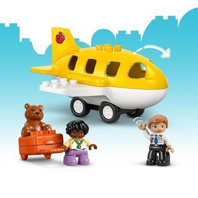 Конструктор LEGO DUPLO Town Уперше в аеропорту 23 деталі (10443)