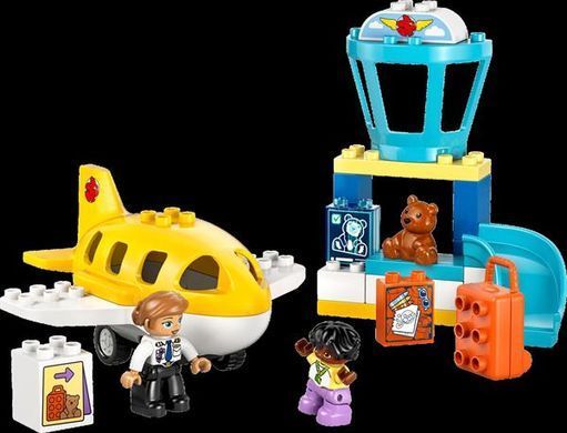 Конструктор LEGO DUPLO Town Уперше в аеропорту 23 деталі (10443)