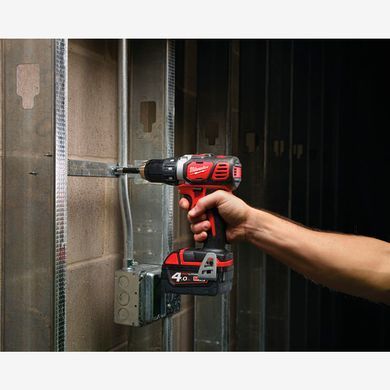 Дриль-шурупокрут акумуляторний MILWAUKEE, M18 BDD-402С 4933443565 фото