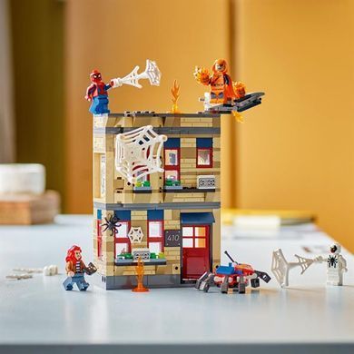 Конструктор LEGO Super Mario Mario Kart Interactive LEGO Mario та Standard Kart 278 деталей (72043)