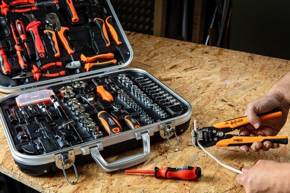 Чемодан электрика Neo Tools 01-310, 108 предметов 01-310 фото