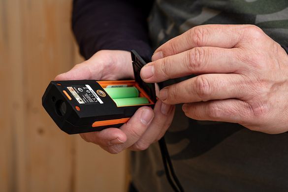 Лазерный дальномер NEO Tools 75-206, 100 м, точность &plusmn;2 мм, IP54, USB-C, профессиональный.