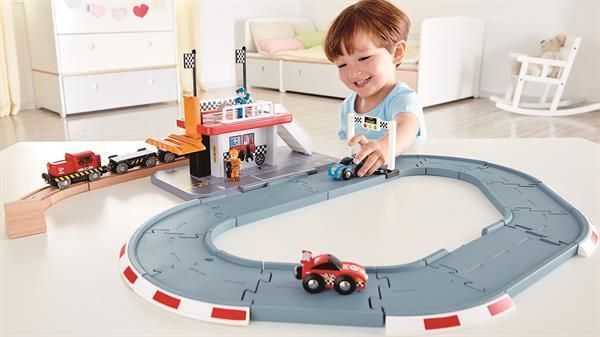 Автотрек Hape Гоночная трасса и станция (E3734) dt_12339 фото