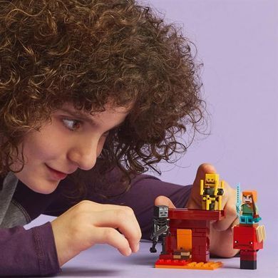 Конструктор LEGO Minecraft Битва с лавой в Незере 99 деталей (21266)