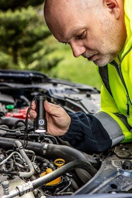 Аккумуляторный фонарь NEO Tools 99-037, OSRAM P9, 3300 лм, 30 Вт, 220 м, 5 режимов, с аккумулятором и USB-заря. 99-037 фото