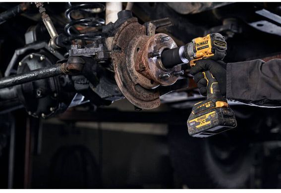 Гайковерт ударный аккумуляторный бесщеточный DeWALT DCF921P2G DCF921P2G фото