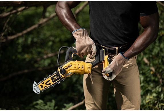 Мини-пилка цепная аккумуляторная бесщеточная DeWALT DCMPS520P1