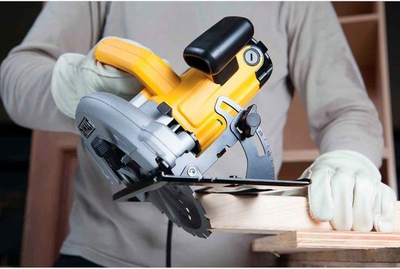 Пила дисковая сетевая DeWALT DWE560 DWE560 фото