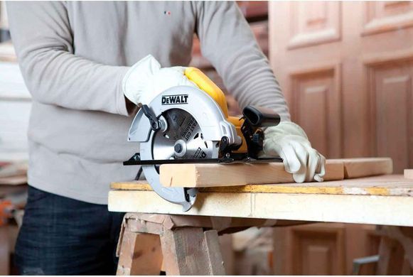 Пила дисковая сетевая DeWALT DWE560 DWE560 фото