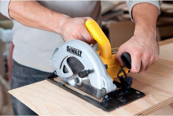 Пила дисковая сетевая DeWALT DWE560 DWE560 фото