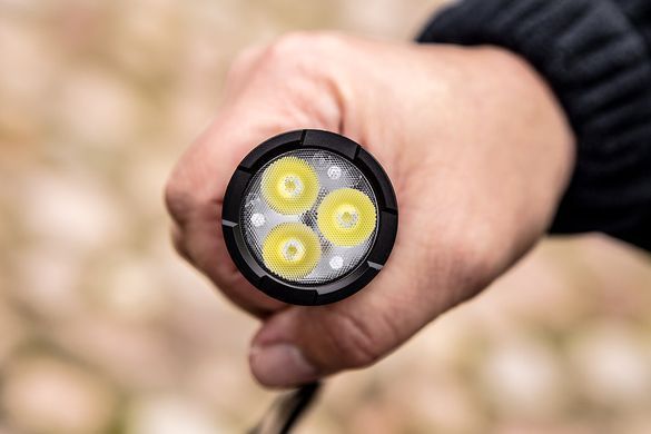Аккумуляторный фонарь NEO Tools 99-037, OSRAM P9, 3300 лм, 30 Вт, 220 м, 5 режимов, с аккумулятором и USB-заря. 99-037 фото
