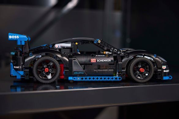 Конструктор LEGO Technic Автомобіль для перегонів Porsche GT4 e-Performance (379888)