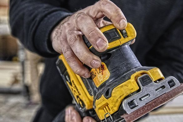 Шлифмашина вибрационная аккумуляторная DeWALT DCW200N DCW200N фото