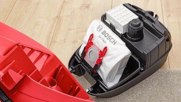Bosch Пилосос мішковий, 700Вт, 4л, НЕРА13, турбощітка, червоний (358415) BGL6PET1 фото