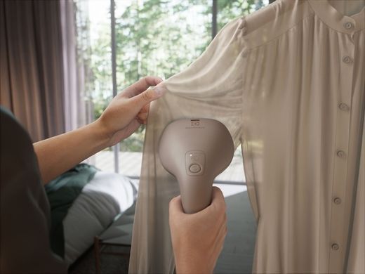Electrolux Відпарювач компактний, 1400Вт, 100мл, постійна пара - 26гр, керам. підошва, сірий (382784) E7HS2-6UG фото