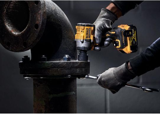 Гайковерт ударный аккумуляторный бесщеточный DeWALT DCF923N DCF923N фото