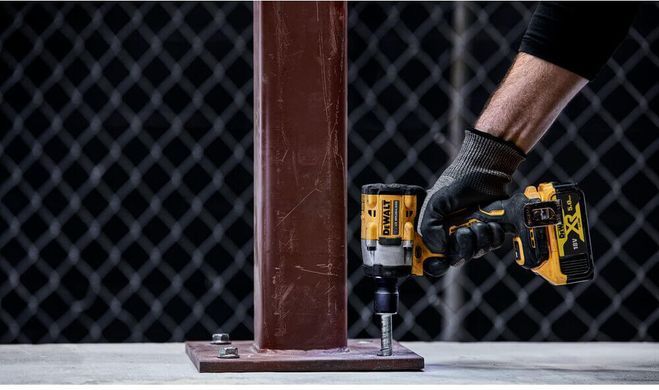 Гайковерт ударный аккумуляторный бесщеточный DeWALT DCF923N DCF923N фото