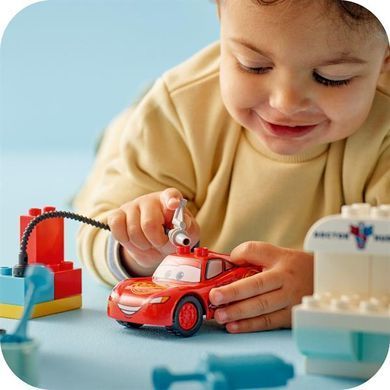 Конструктор LEGO Duplo Disney Візит МакКвіна в гараж Дока (10456)