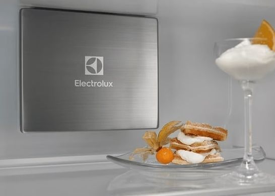 Electrolux Холодильник вбудований з нижн. мороз., 188x70х55, холод.відд.-286л, мороз.відд.-65л, 2дв., А++, Combi, інв., диспл внутр., зона св-ті, білий ENP7TD75S фото