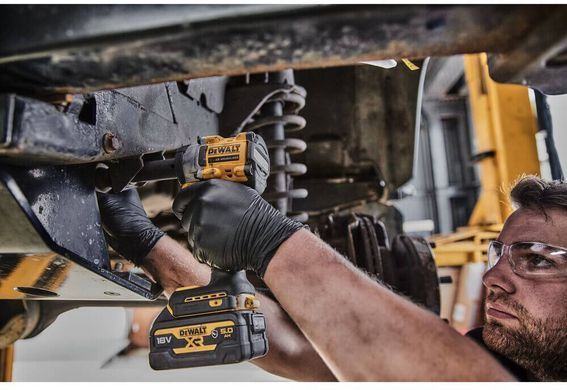 Гайкокрут ударний акумуляторний безщітковий DeWALT DCF923P2G DCF923P2G фото