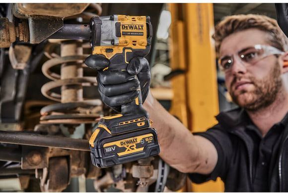 Гайкокрут ударний акумуляторний безщітковий DeWALT DCF923P2G DCF923P2G фото