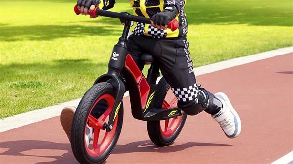 Біговел Hape Нове дослідження двоколісний 12" червоний (E1080), Червоний