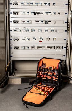 Рюкзак электрика Neo Tools 01-313 31 предмет 01-313 фото