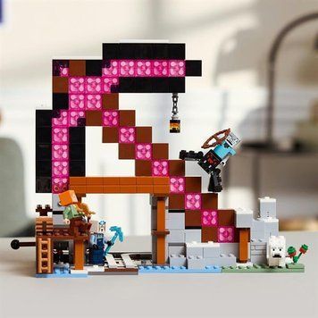Конструктор LEGO Minecraft Шахта Кайло 530 деталей (21277)