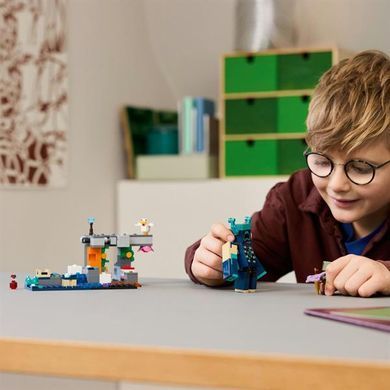 Конструктор LEGO Minecraft Зустріч із Боронителем 238 деталей (21274)