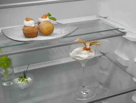 Electrolux Холодильник встраиваемый с нижн. мороз., 188x55х55, холод.отд.-215л, мороз.отд.-61л, 2дв., А++, Combi, инв., диспл внутр., зона св-ти, белый RNT6TE19S0 фото