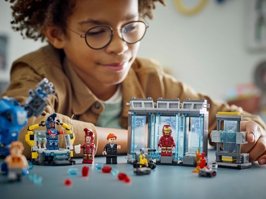 Конструктор LEGO Super Heroes Лаборатория Железного Человека: зал брони