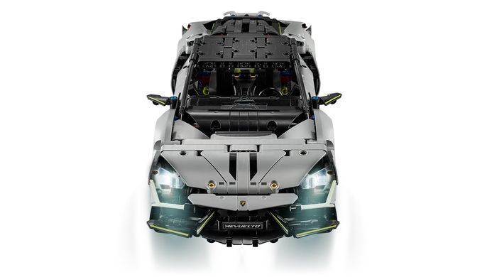 Конструктор LEGO Technic Суперкар Lamborghini Revuelto