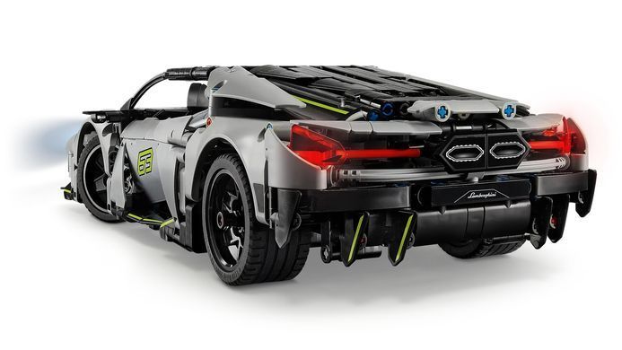Конструктор LEGO Technic Суперкар Lamborghini Revuelto
