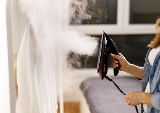 Утюг-парогенератор Gorenje, 3000Вт, 1500мл, паровой удар -160гр, дисплей, керам. подошва, черный SGD3000BKV фото