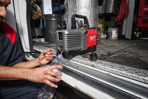 Насос вакуумный аккумуляторный MILWAUKEE, M18 FVP5-0 4933492853 фото